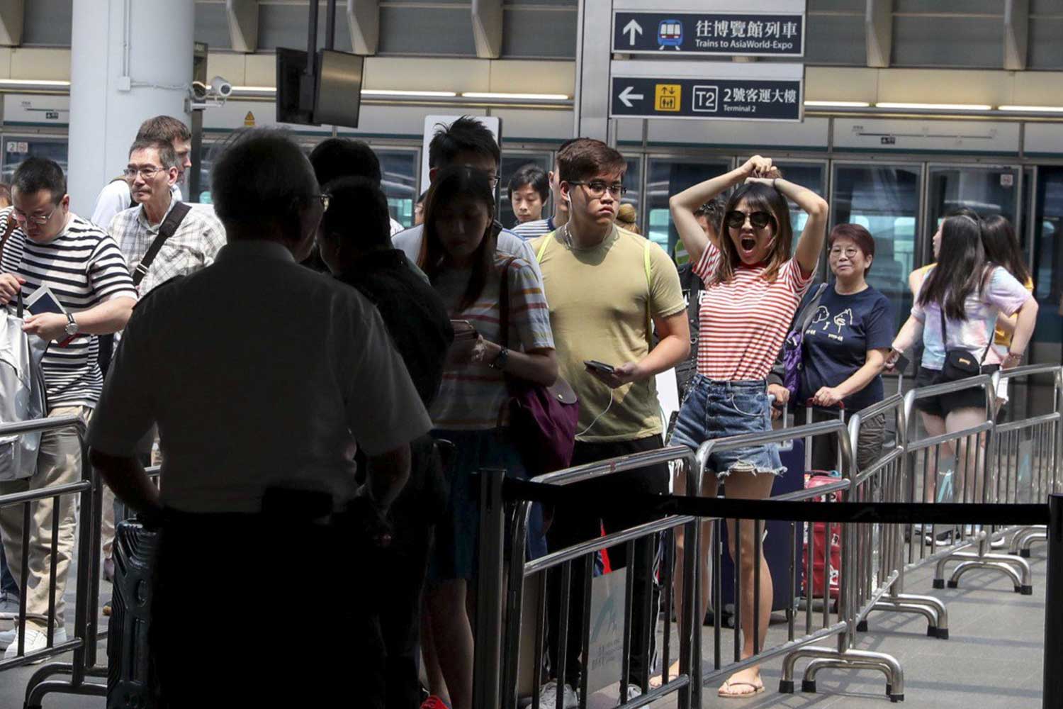 Air fares plunge amid Hong Kong protests