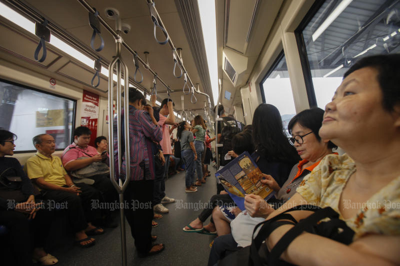 MRT starts charging fares on ride to Lak Song