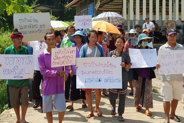 Worshippers demand senior monk's expulsion from temple