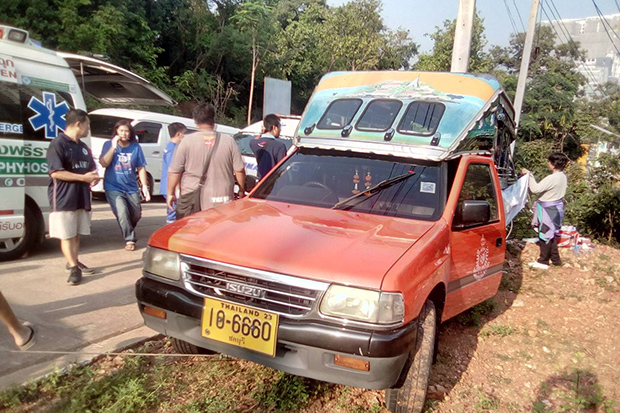 Monk killed, 8 injured in songtaew accident