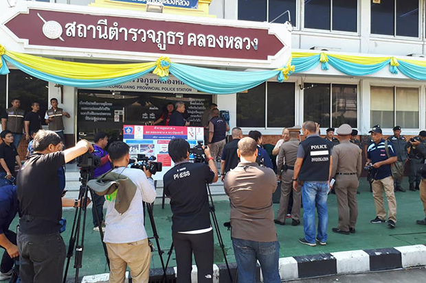 Pathum Thani's Khlong Luang police station has come under fire after reports that no officers were on duty at night. (File photo from Khlong Luang police station Facebook page)