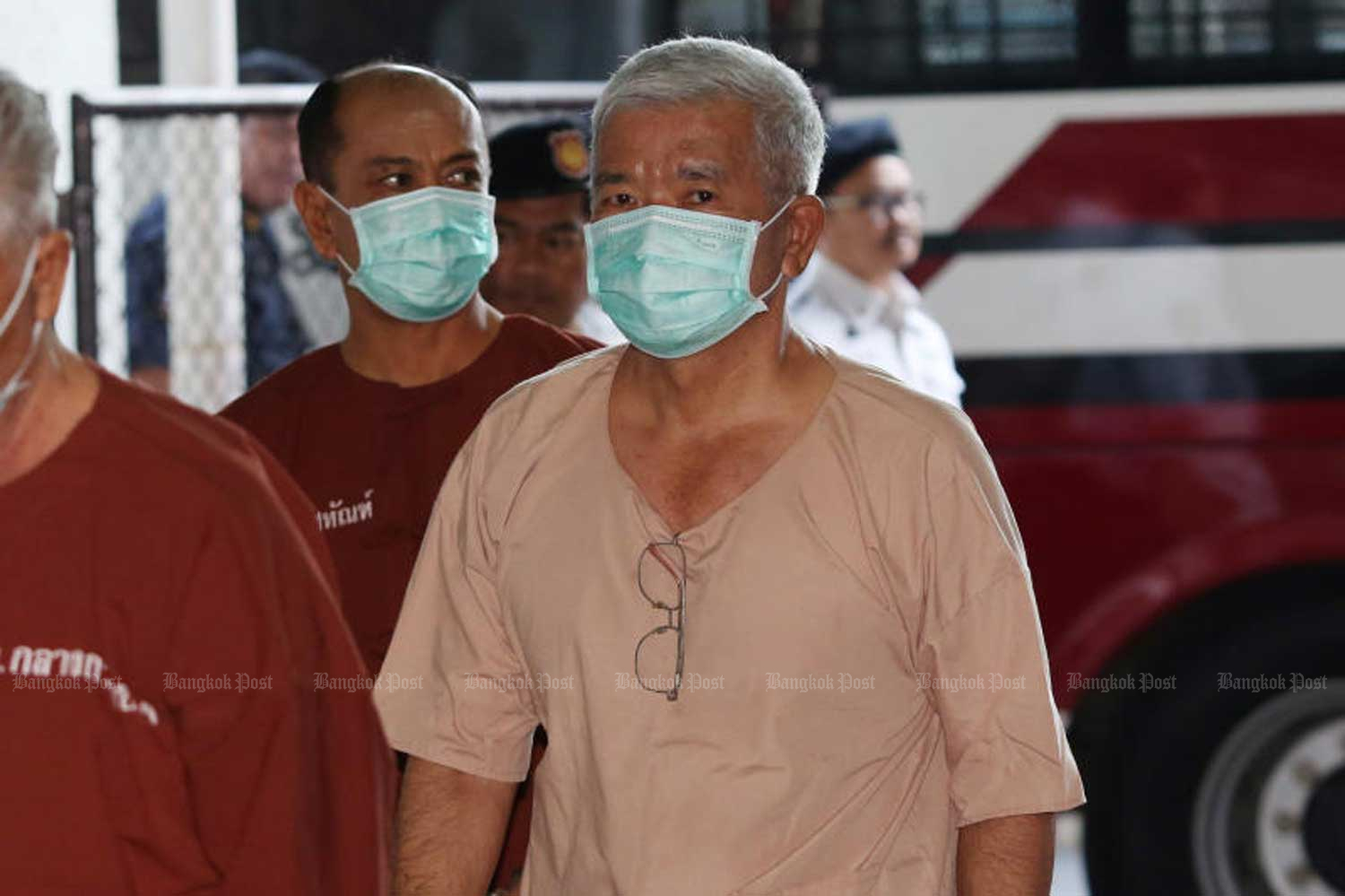 Former army adviser and lieutenant-general Manas Kongpan arrives at the Criminal Court in Bangkok on Thursday to hear the Appeal Court's ruling in the Rohingya human trafficking case. His jail terms were extended from 27 to 82 years. (Photo by Varuth Hirunyatheb)