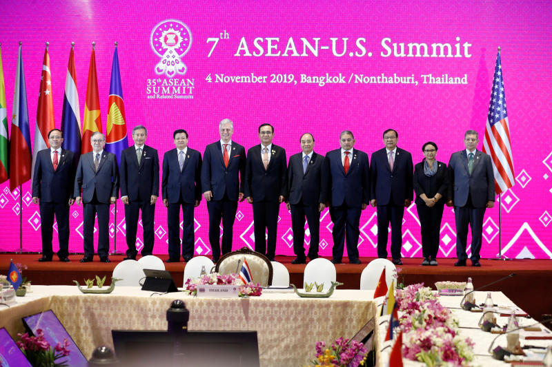 Prime Minister Prayut Chan-o-cha, Asean foreign ministers and US National Security Advisor Robert C. O’Brien attend the 7th Asean-United States Summit in Bangkok on Monday. (Reuters photo) Prime Minister Prayut Chan-o-cha, Asean foreign ministers and US National Security Advisor Robert C. O’Brien attend the 7th Asean-United States Summit in Bangkok on Monday. (Reuters photo)