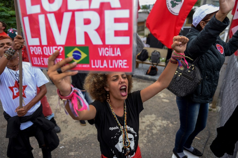 Supporters of former Brazilian President Luiz Inacio Lula da Silva celebrate a Supreme Court ruling that could benefit him, in front of the police headquarters where he is jailed in Curitiba on November 8, 2019 Supporters of former Brazilian President Luiz Inacio Lula da Silva celebrate a Supreme Court ruling that could benefit him, in front of the police headquarters where he is jailed in Curitiba on November 8, 2019