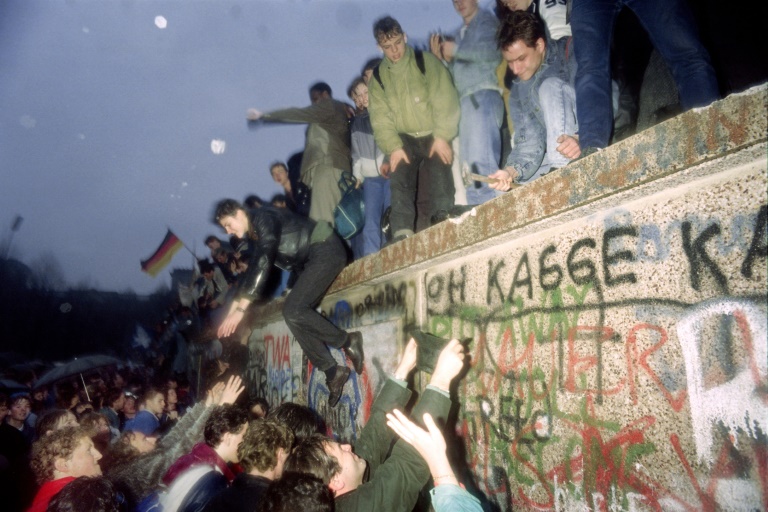 Fall of berlin wall date