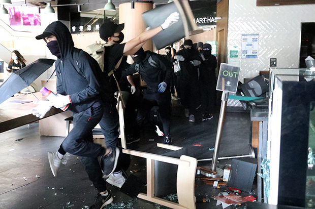 Anti-government protesters vandalise a Starbucks coffee shop at Hong Kong University of Science and Technology. (South China Morning Post photo)