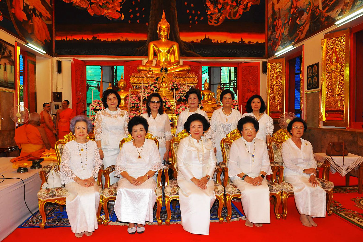 Thai Chinese Women Present Monk S Robes