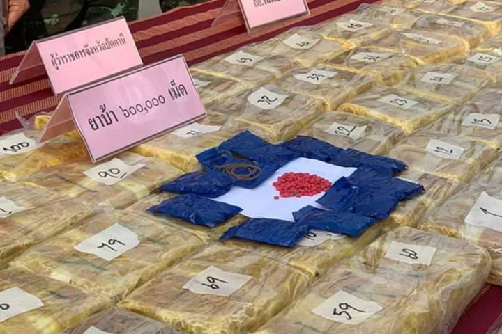 Bangkok Post - Drug smuggler caught, 600,000 speed pills seized