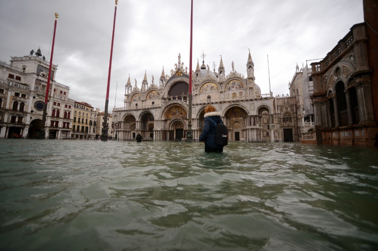 St Mark's closed as fresh flood hits Venice