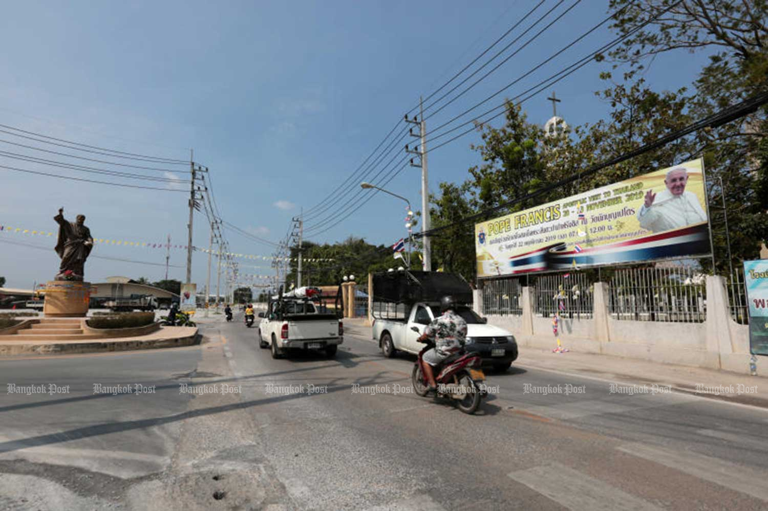 Nakhon Pathom is ready to welcome Pope Francis during his four-day visit to Thailand, from Wednesday until Saturday. (Photo by Chanat Katanyu)