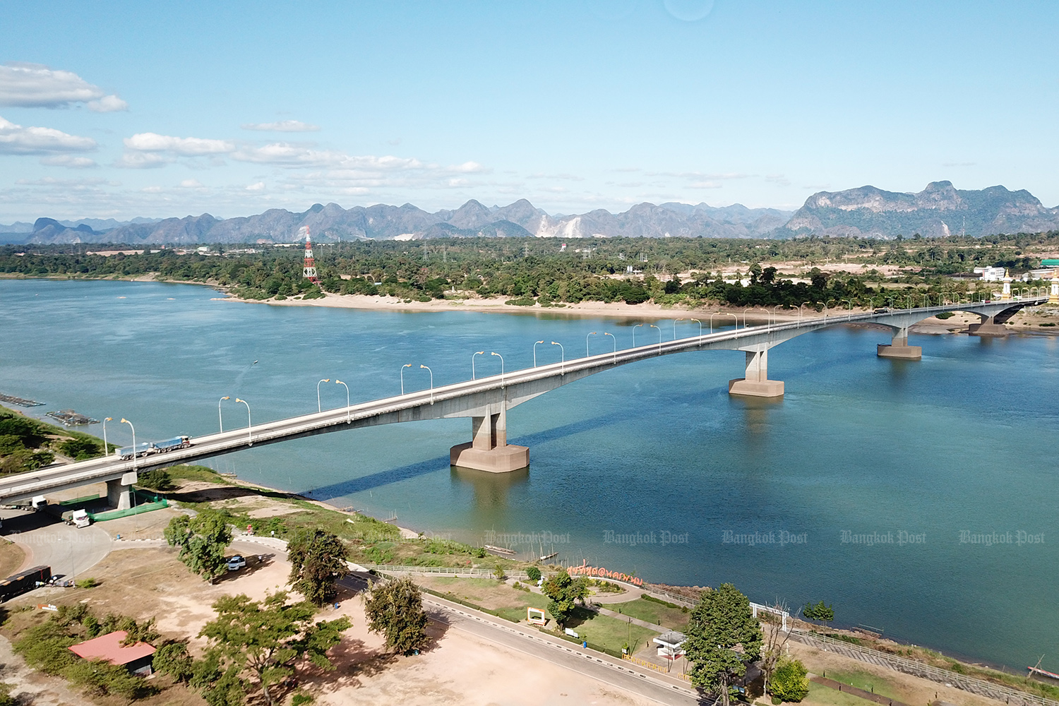 Mekong water turns greenish-blue in Nakhon Phanom