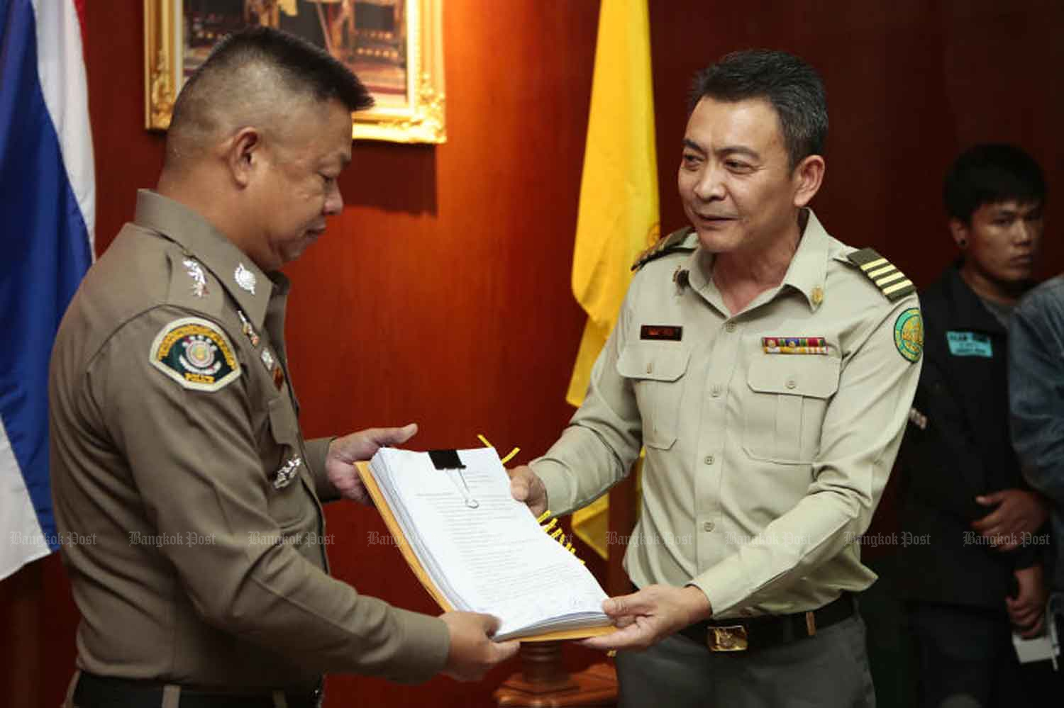 Pattana Sirimai, director of the Ratchaburi Provincial Royal Forest Office, right, files a legal complaint at the National Resources and Environmental Crime Suppression Division in Bangkok on Monday, accusing Pareena Kraikupt of forest encroachment and destruction of natural resources through her chicken farm in Chom Bung district of Ratchaburi. (Photo by Patipat Janthong) Pattana Sirimai, director of the Ratchaburi Provincial Royal Forest Office, right, files a legal complaint at the National Resources and Environmental Crime Suppression Division in Bangkok on Monday, accusing Pareena Kraikupt of forest encroachment and destruction of natural resources through her chicken farm in Chom Bung district of Ratchaburi. (Photo by Patipat Janthong)