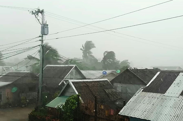 3 dead, 500,000 evacuated as typhoon pounds Philippines