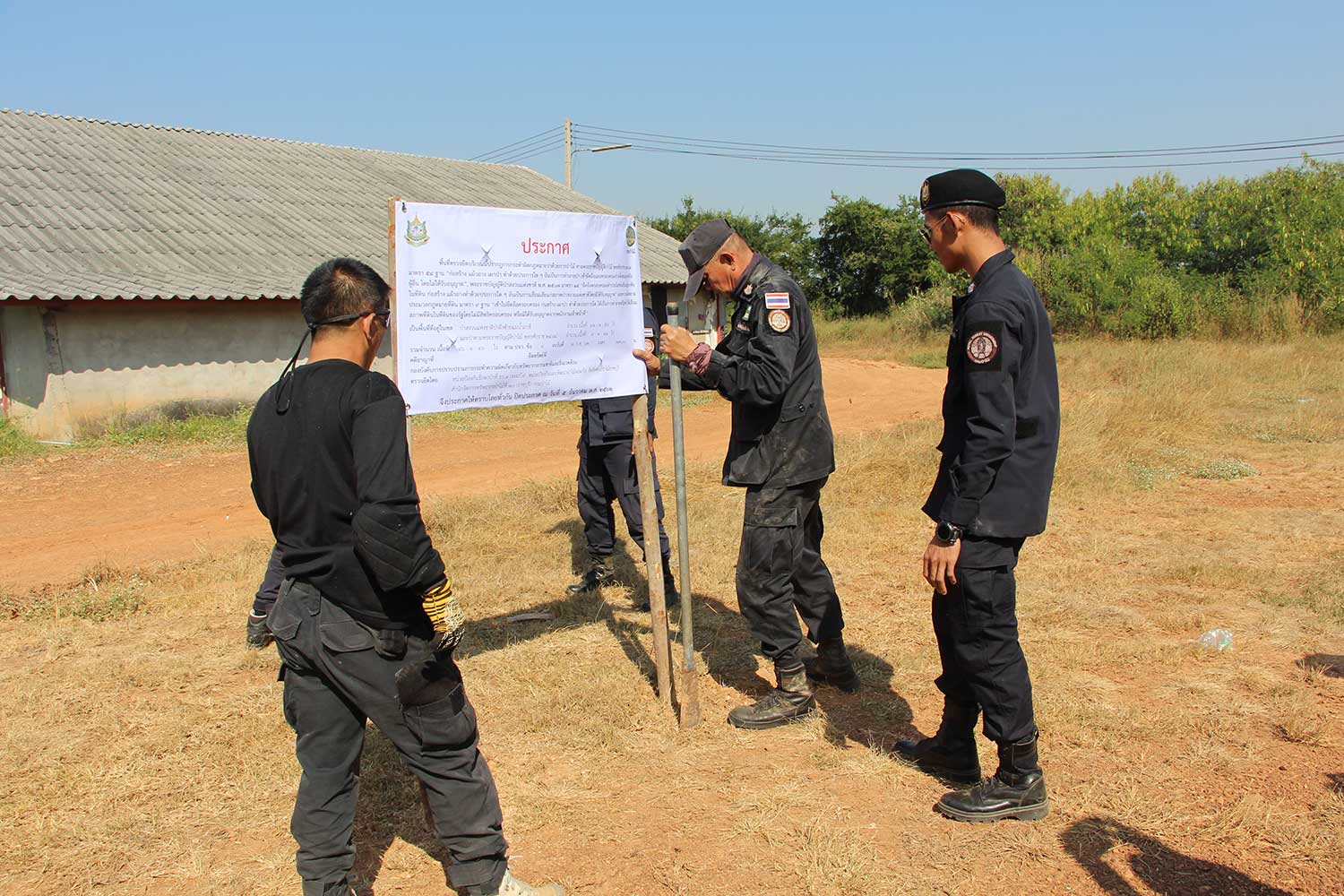 Forestry officials put up a noitce on a chicken farm run by coalition Palang Pracharath Party MP Pareena Kraikupt for encroaching on 46 rai of forest areas in Chom Bung district, Ratchaburi province. (Photo by Saichon Srinuanchan) Forestry officials put up a noitce on a chicken farm run by coalition Palang Pracharath Party MP Pareena Kraikupt for encroaching on 46 rai of forest areas in Chom Bung district, Ratchaburi province. (Photo by Saichon Srinuanchan)