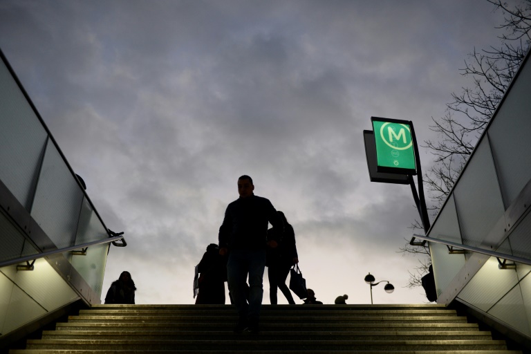 Christmas mayhem feared as French transport strike continues