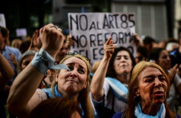 Protests over the Argentinian government's economic reform plan broke out in the capital Buenos Aires last week.