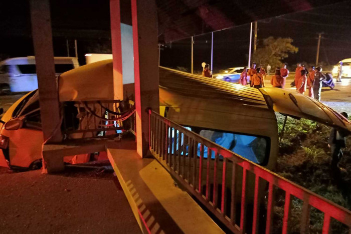 Bangkok Post - 13 hurt as van crashes into Korat roadside pavilion