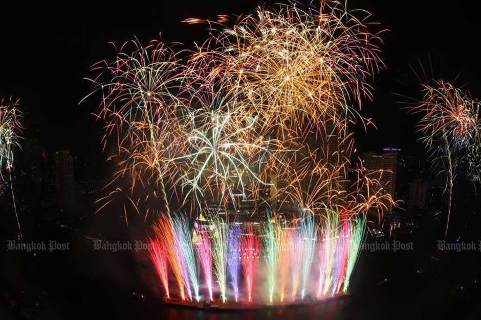 New Year fireworks provided by the Tourism Authority of Thailand and the private sector explode over the Chao Phraya River in Bangkok. — Wichan Charoenkiatpakul