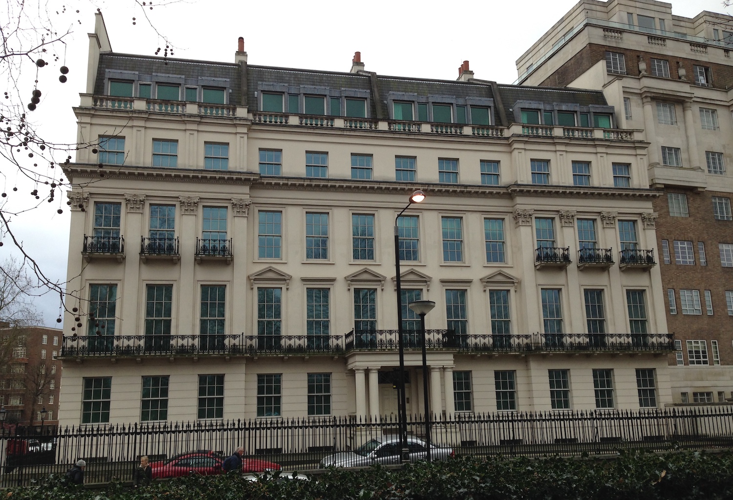 2-8a Rutland Gate, near Hyde Park, boasts 5,760 square metres of living space, equivalent to 100 medium-sized Bangkok condos. (Photo by Gareth E Kegg via Wikimedia Commons) 2-8a Rutland Gate, near Hyde Park, boasts 5,760 square metres of living space, equivalent to 100 medium-sized Bangkok condos. (Photo by Gareth E Kegg via Wikimedia Commons)