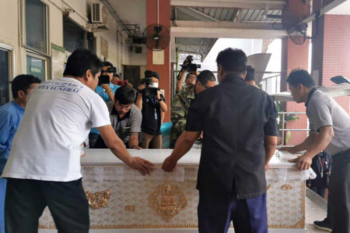 Bangkok Post - Police hope to arrest gold shop killer in 3 days