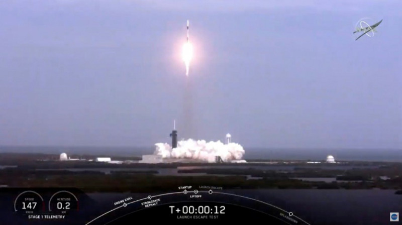 Bangkok Post - SpaceX in 'perfect' test of Crew Dragon emergency abort ...