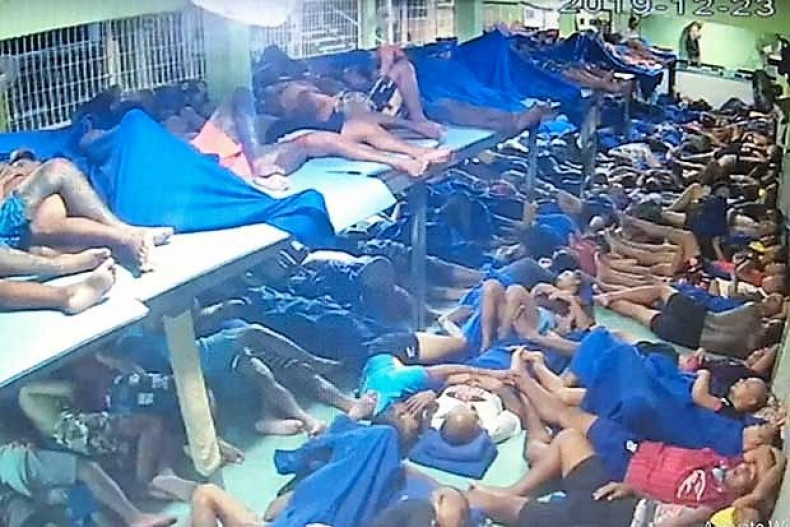 B178m for extra sleeping levels in crowded prison cells