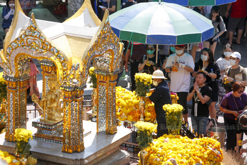 The Erawan shrine is one of the most popular attractions in Bangkok for Chinese tourists. (Photo by Pattarapong Chatpattarasill) The Erawan shrine is one of the most popular attractions in Bangkok for Chinese tourists. (Photo by Pattarapong Chatpattarasill)