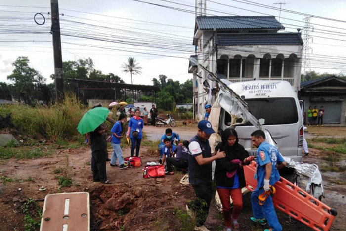 Bangkok Post - Van hits parked tanker, 1 killed, 12 injured