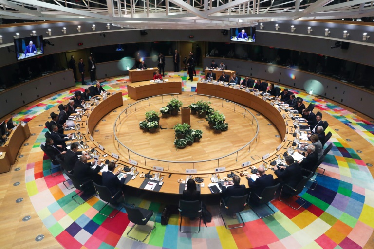 European Union leaders gather around the table to try to bridge the divide over the next long-term EU budget. But they did not succeed. European Union leaders gather around the table to try to bridge the divide over the next long-term EU budget. But they did not succeed.