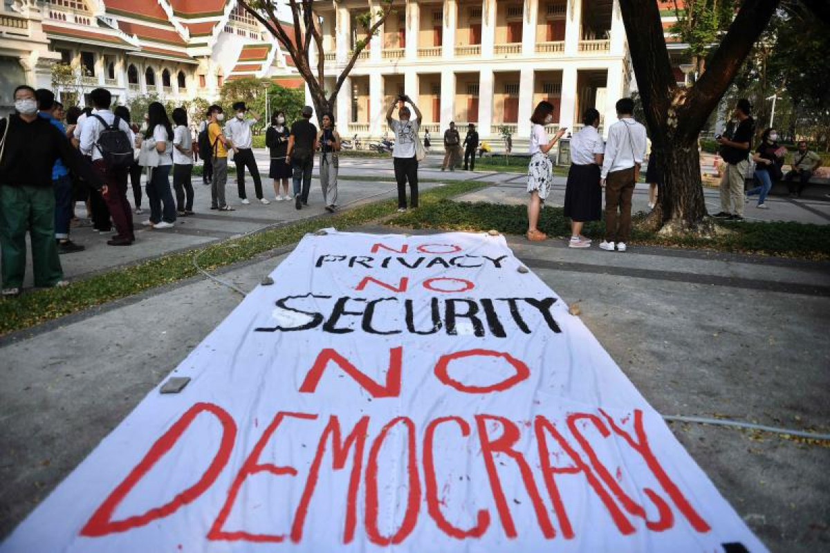Bangkok Post - Students protest party ban as opposition grills Prayut