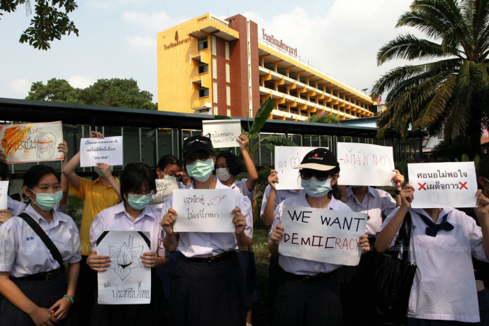 Bangkok Post - Police warn students of sensitive messages