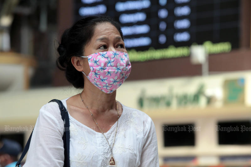 A woman waits for a train at Hua Lamphong station on March 5, 2019. The coronavirus spread continues to put pressure on the Stock Exchange of Thailand index on Thursday. (Photo by Chanat Katanyu) A woman waits for a train at Hua Lamphong station on March 5, 2019. The coronavirus spread continues to put pressure on the Stock Exchange of Thailand index on Thursday. (Photo by Chanat Katanyu)
