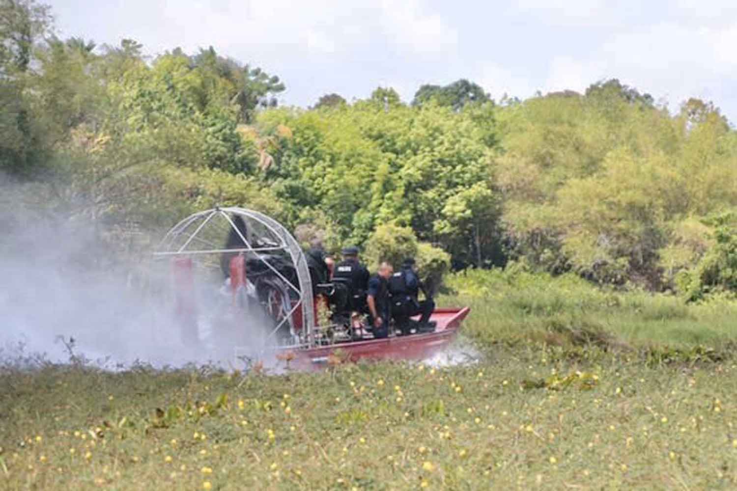 Security officers at the clash scene in tambon Tase of Muang district, Yala, on Thursday. (Photo supplied)