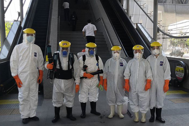 Officials pose for a photo after spraying the Nonthaburi Civic Center Station on the Purple Line with disinfectant after an employee there was found to be infected with Covid-19. (Photo: MRT Bangkok Metro Facebook page) Officials pose for a photo after spraying the Nonthaburi Civic Center Station on the Purple Line with disinfectant after an employee there was found to be infected with Covid-19. (Photo: MRT Bangkok Metro Facebook page)