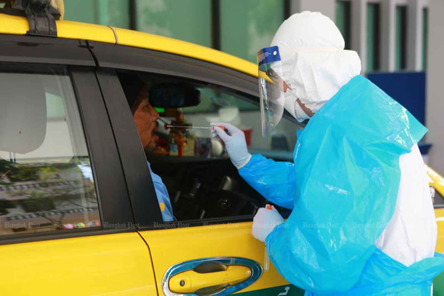 A taxi driver gets a free test for signs of the coronavirus disease at Princ Hospital Suvarnabhumi, in Bang Phli district, Samut Prakan, on Friday, as the government announced four more deaths from Covid-19. (Photo: Somchai Poomlard)