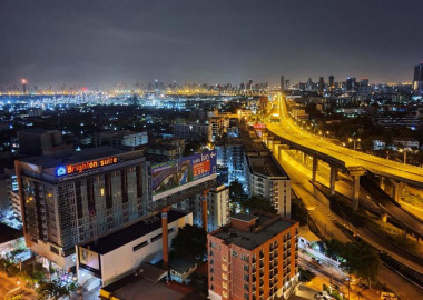 Bangkok bans alcohol for 10 days