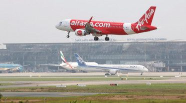 AirAsia founders not taking salary; staff accepts up to 75% pay cut
