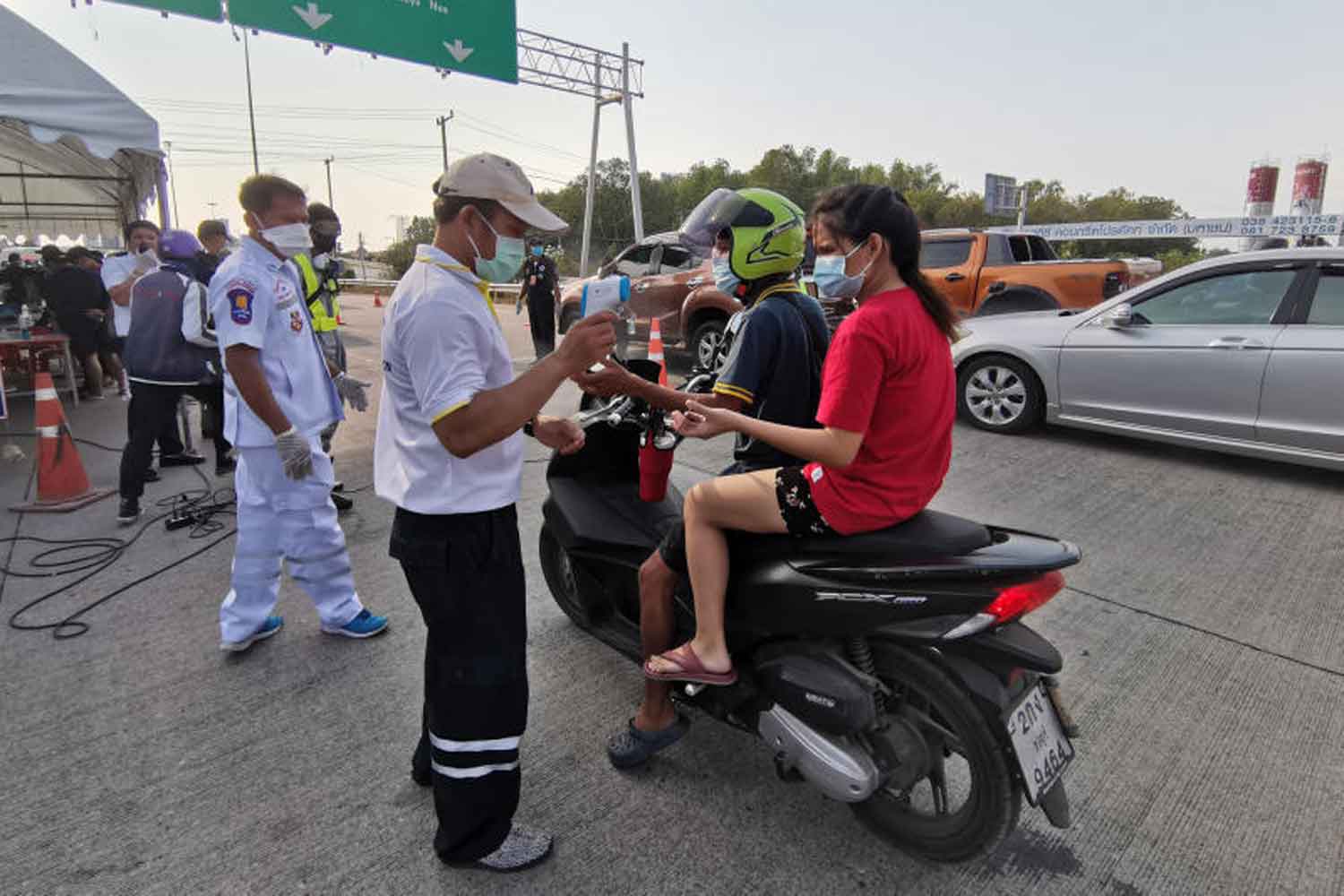 Officials perform health screenings in Pattaya City early this month. (Photo from Pattaya City) Officials perform health screenings in Pattaya City early this month. (Photo from Pattaya City)