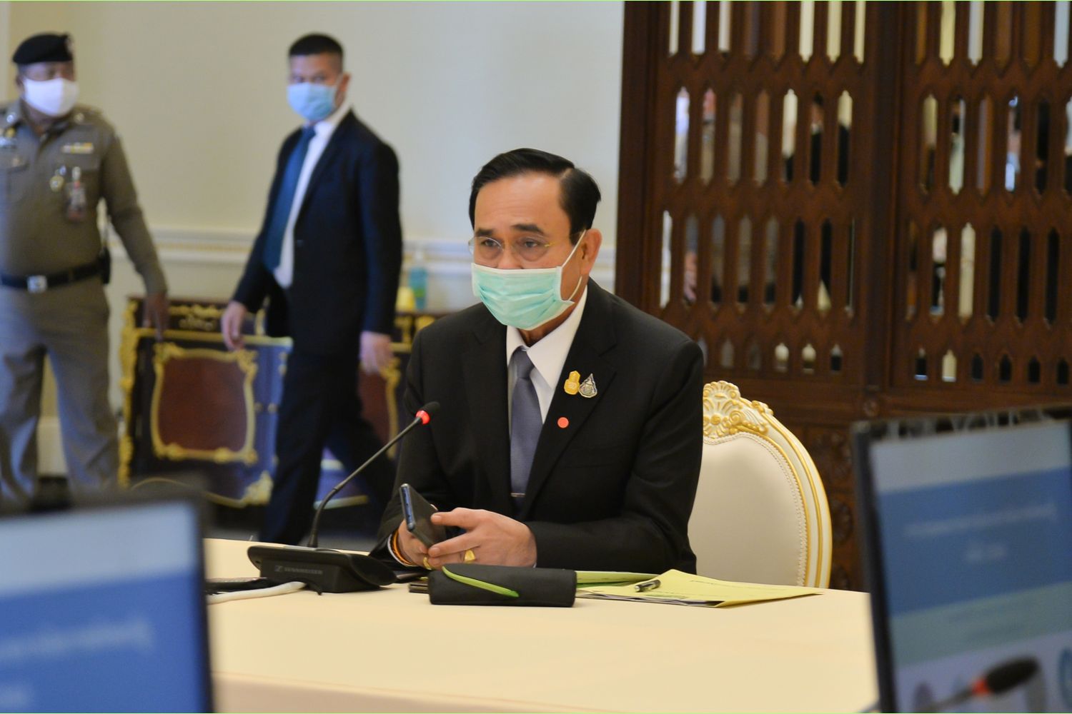 Prayut: B5,000 to be paid for three months