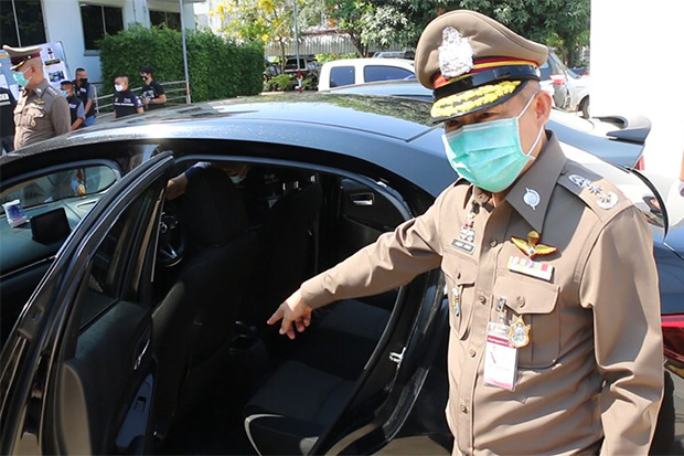 Pol Lt Gen Charoenwit Sriwanich, the Region 4 police chief, shows a seized car found to contain 24,000 meth pills, atr a media briefing in Khon Kaen on Monday. (Photo by Chakkrapan Natanri)