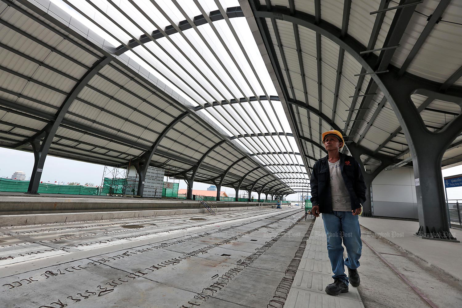 Bangkok Post Land access glitch delays Yellow Line