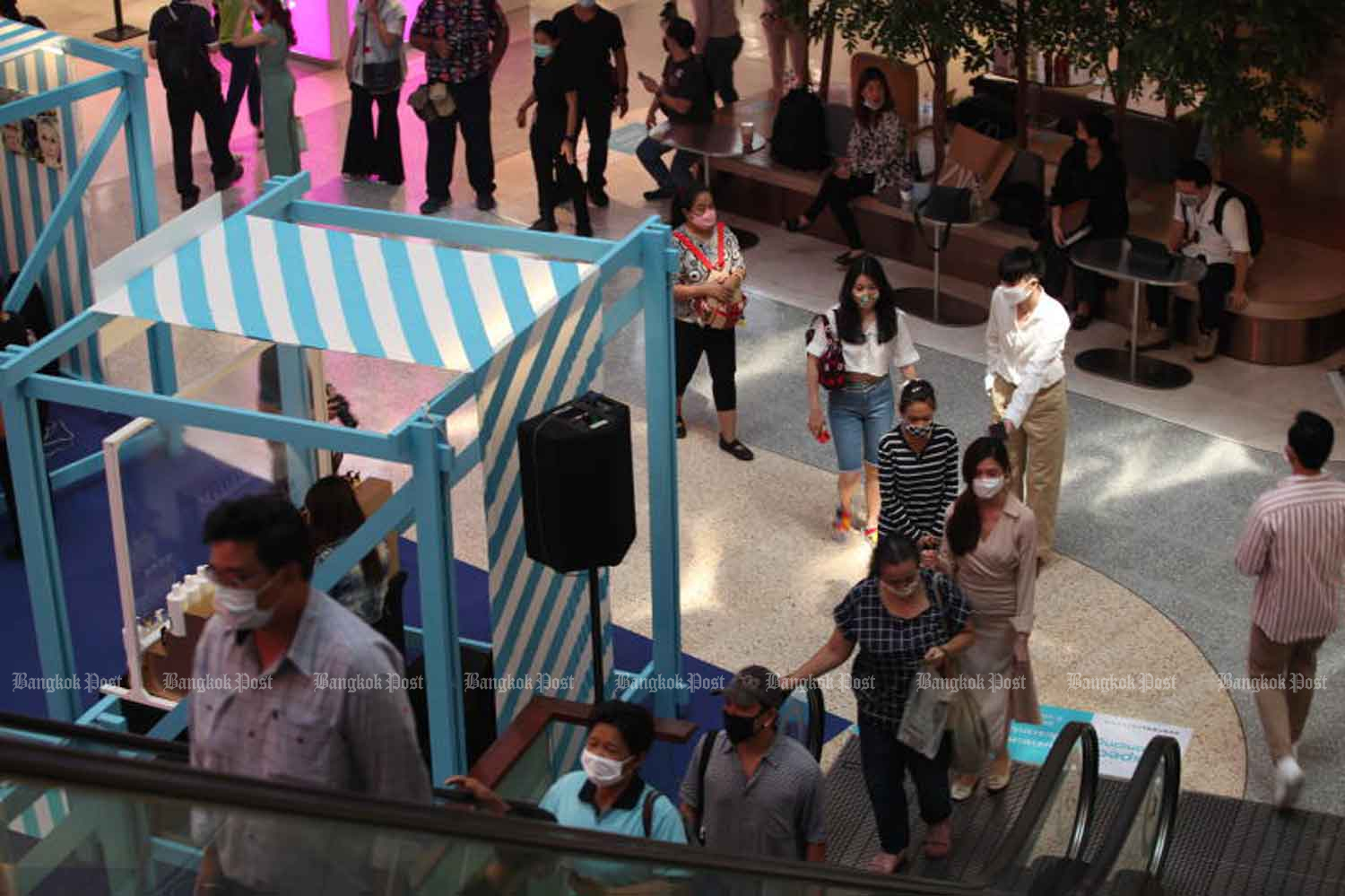 People rushed back to shopping malls on the first day of business resumption on May 17. (Photo by Apichart Jinakul)