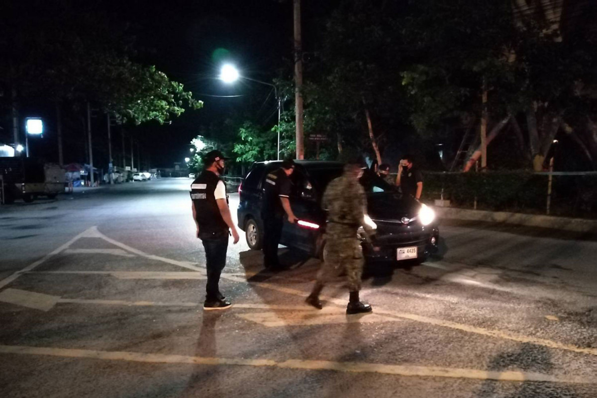 Bangkok Post - 21 held in Phuket for violating curfew