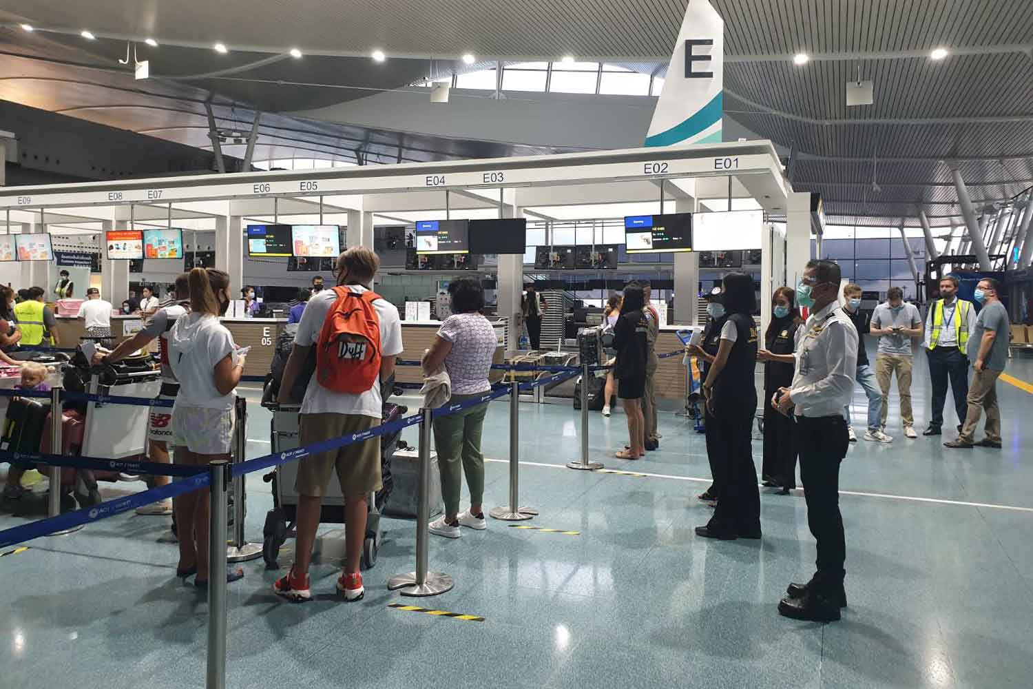 Stranded Russians fly home from Phuket