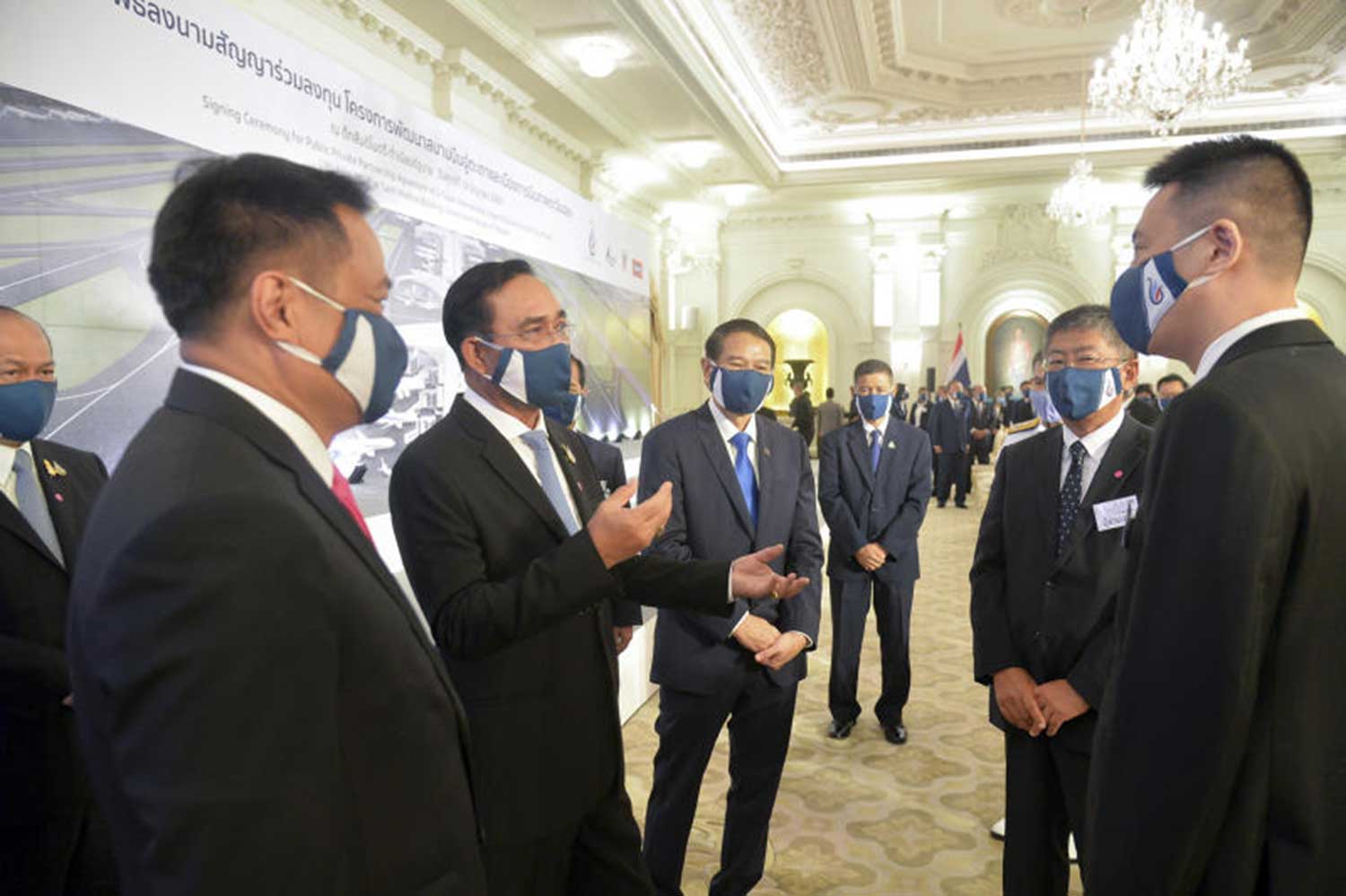 Prime Minister Prayut Chan-o-cha speaks to cabinet ministers after the signing of the joint venture contract for the development of U-tapao Airport and Eastern Aviation City,  at the Inner Santi Maitree Building, Government House. (Government House photo)