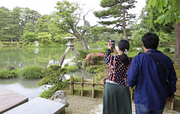 Japanese travellers on the move again