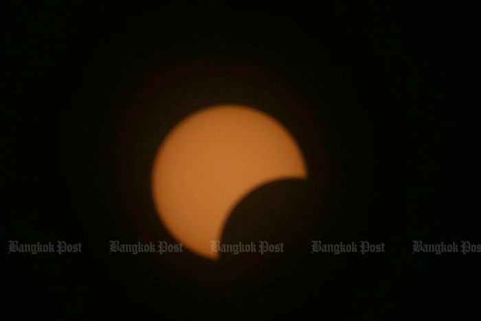 Partial solar eclipse wows Thai skygazers