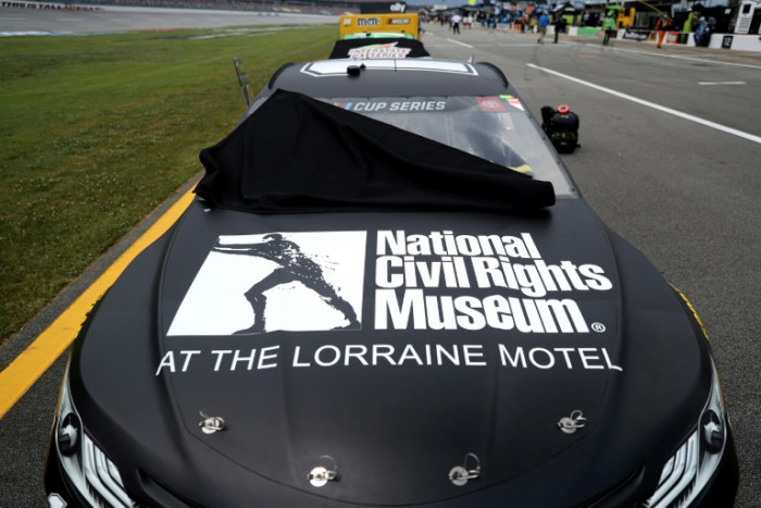 NASCAR exec rips 'jackass' flying Confederate flag at track
