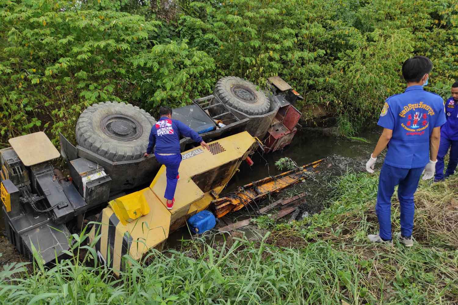 Crane driver drowns in ditch