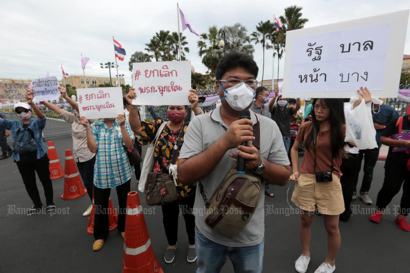 About 20 members of the Democracy Restoration Group rally against the emergency decree outside Government House on June 18, 2020. (Photo by Chanat Katanyu)